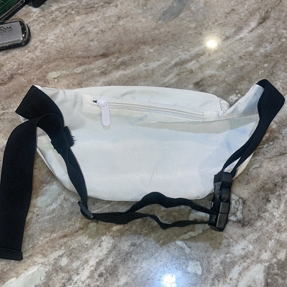 New Maryland Twisters F5 fanny pack - Picture 2 of 3